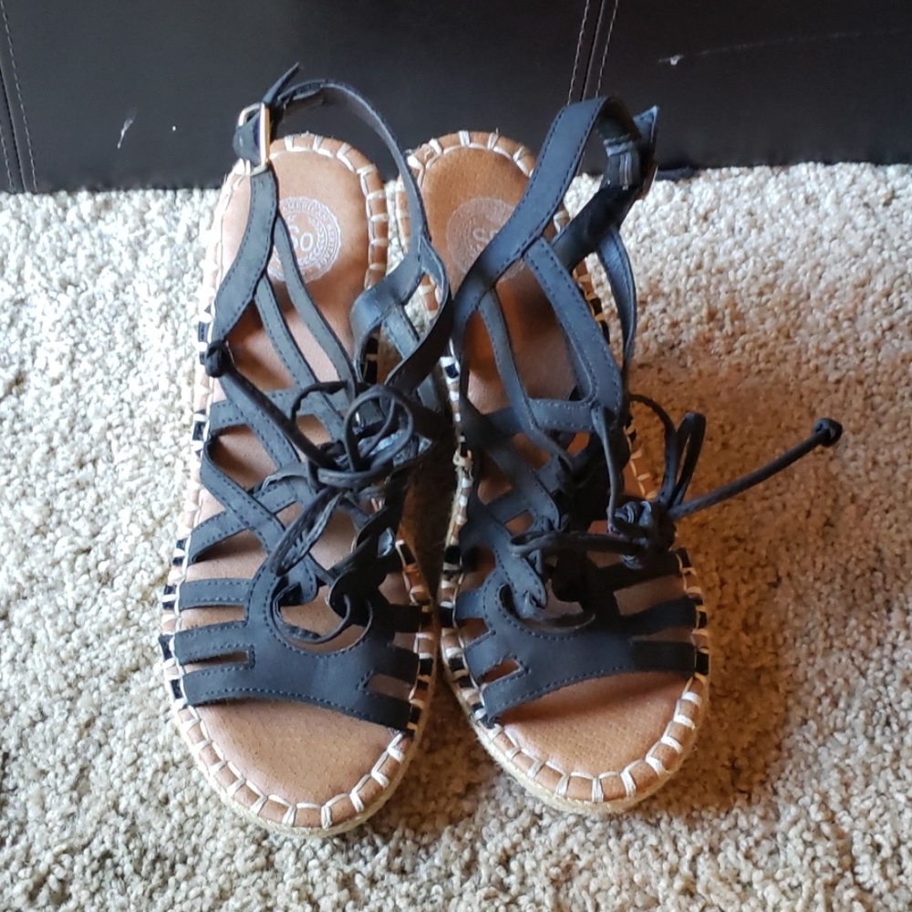 Black Wedges